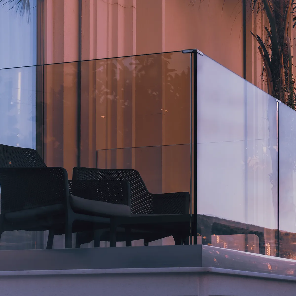 Deck Trends in Calgary: Decks with Glass Panels