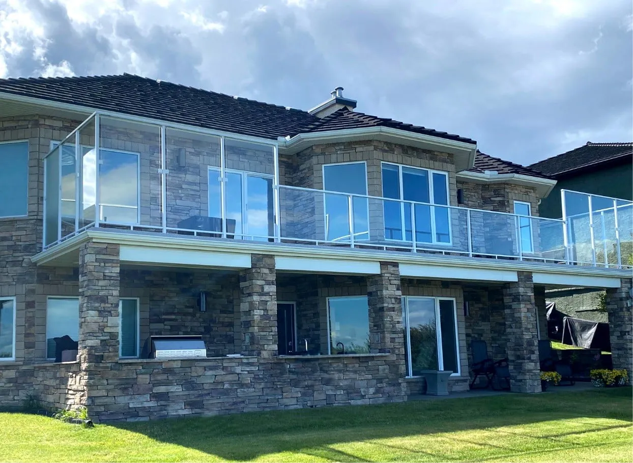 a picture of a tall raising glass railing