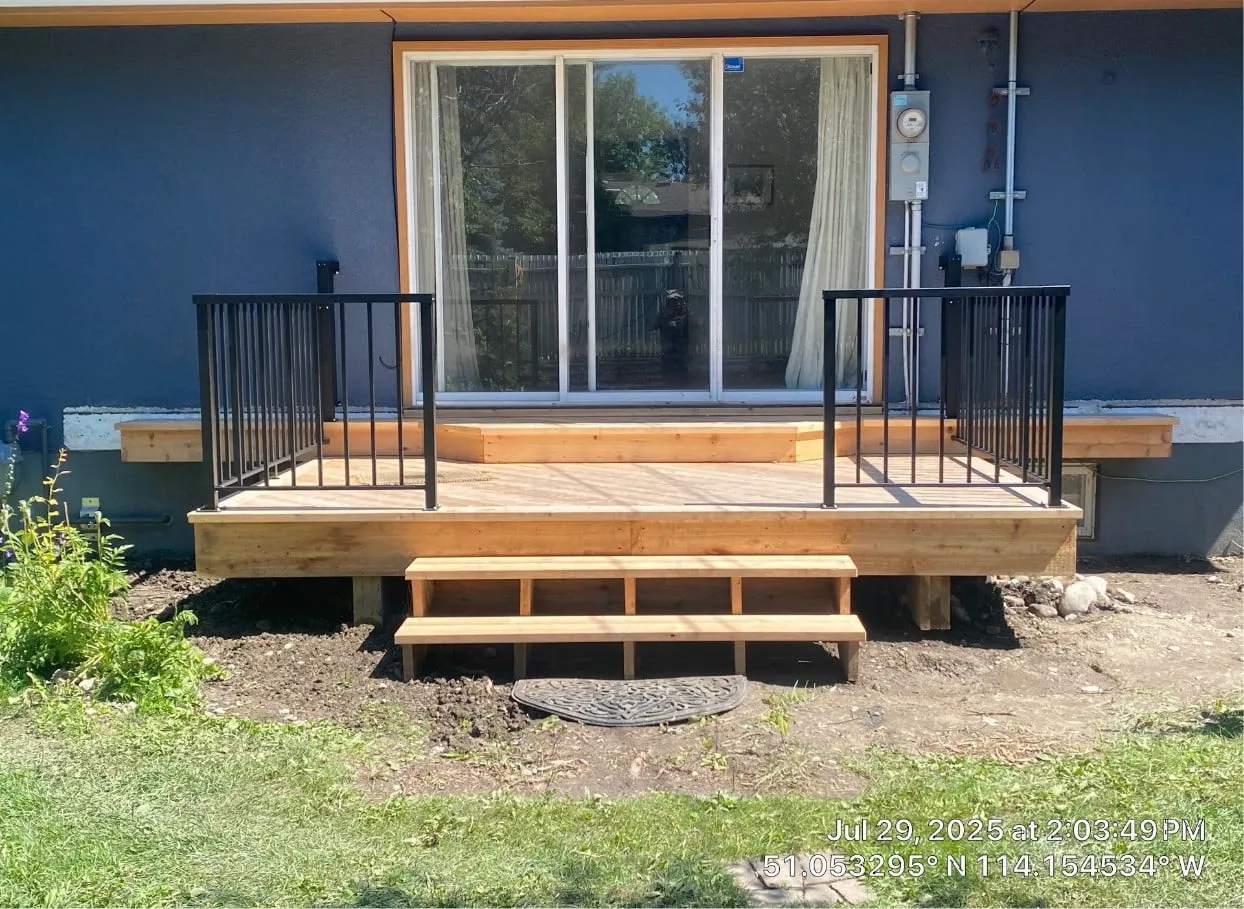 an really nice and simple deck being built