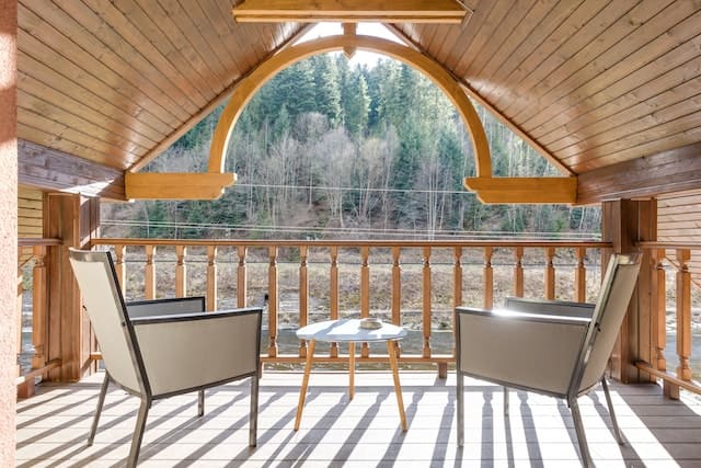 The Best Deck and Railing Options for Your Home In Calgary